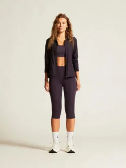 Women's ADV Essence Capri Training Tights 2 - DK Plum