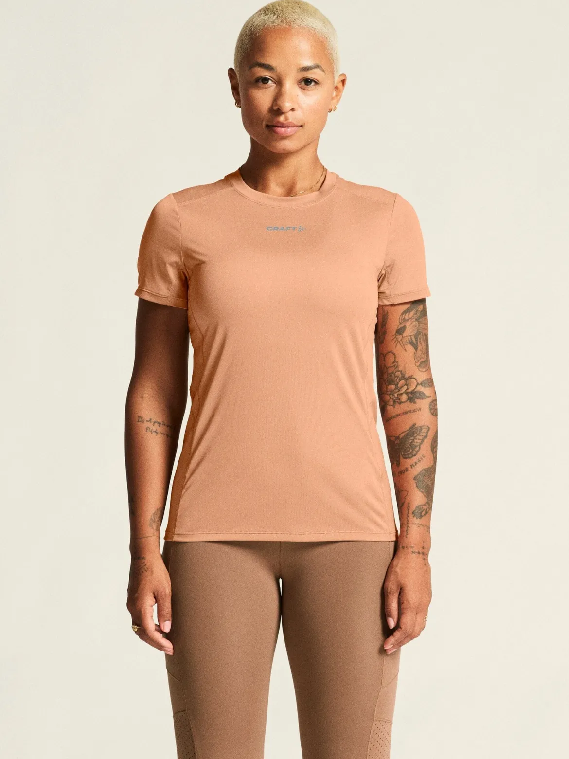 Women's Adv Essence SS Tee 2 - LIGHT SYRUP
